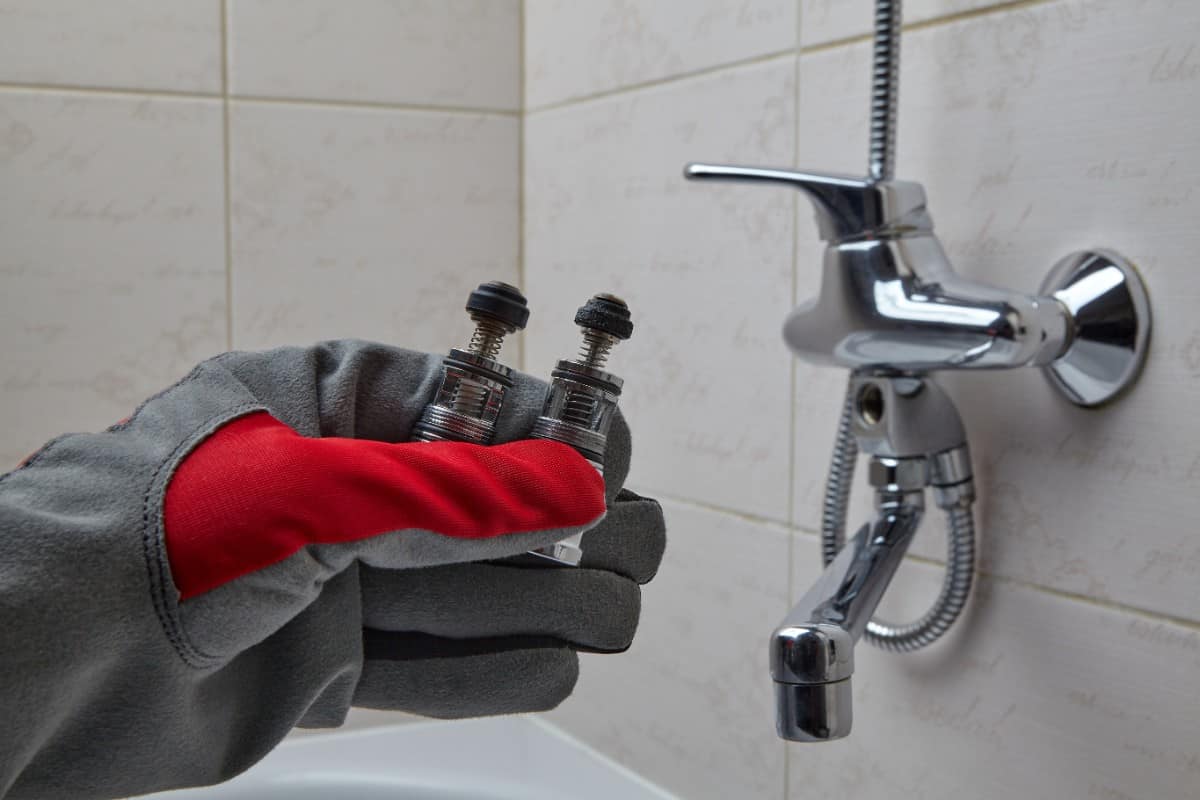 Musluk Arızaları, Sifon Problemleri ve Klozet Mekanizma Onarımlarında Garantili ve Kalıcı Çözümler Sunan Profesyonel Tesisat Ustası Hizmetleri