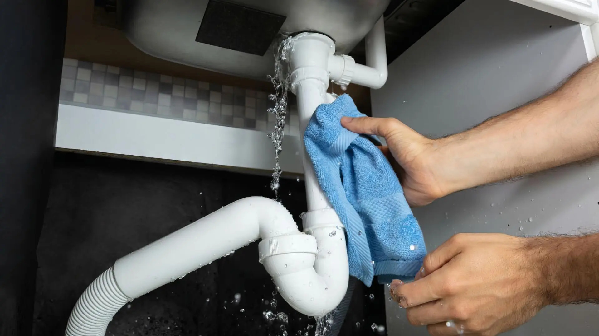 Mercek Su Tesisat Usta Tarafından Sağlanan Tuvalet, Banyo ve Mutfak Giderlerinde Kalıcı, Hijyenik ve Garantili Açma Hizmetleri